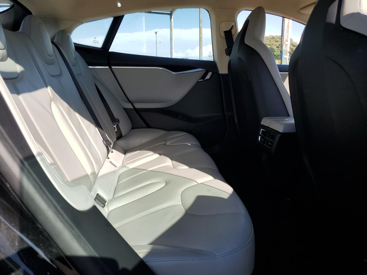 2013 Tesla Model S VIN: 5YJSA1DG4DFP09296 Lot: 70921895
