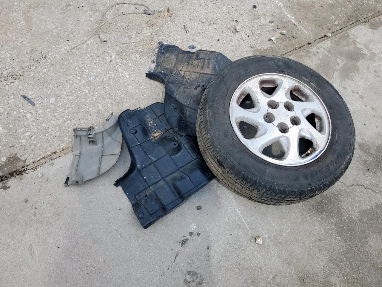 1999 Toyota Camry Le VIN: JT2BG22K4X0266090 Lot: 71183525