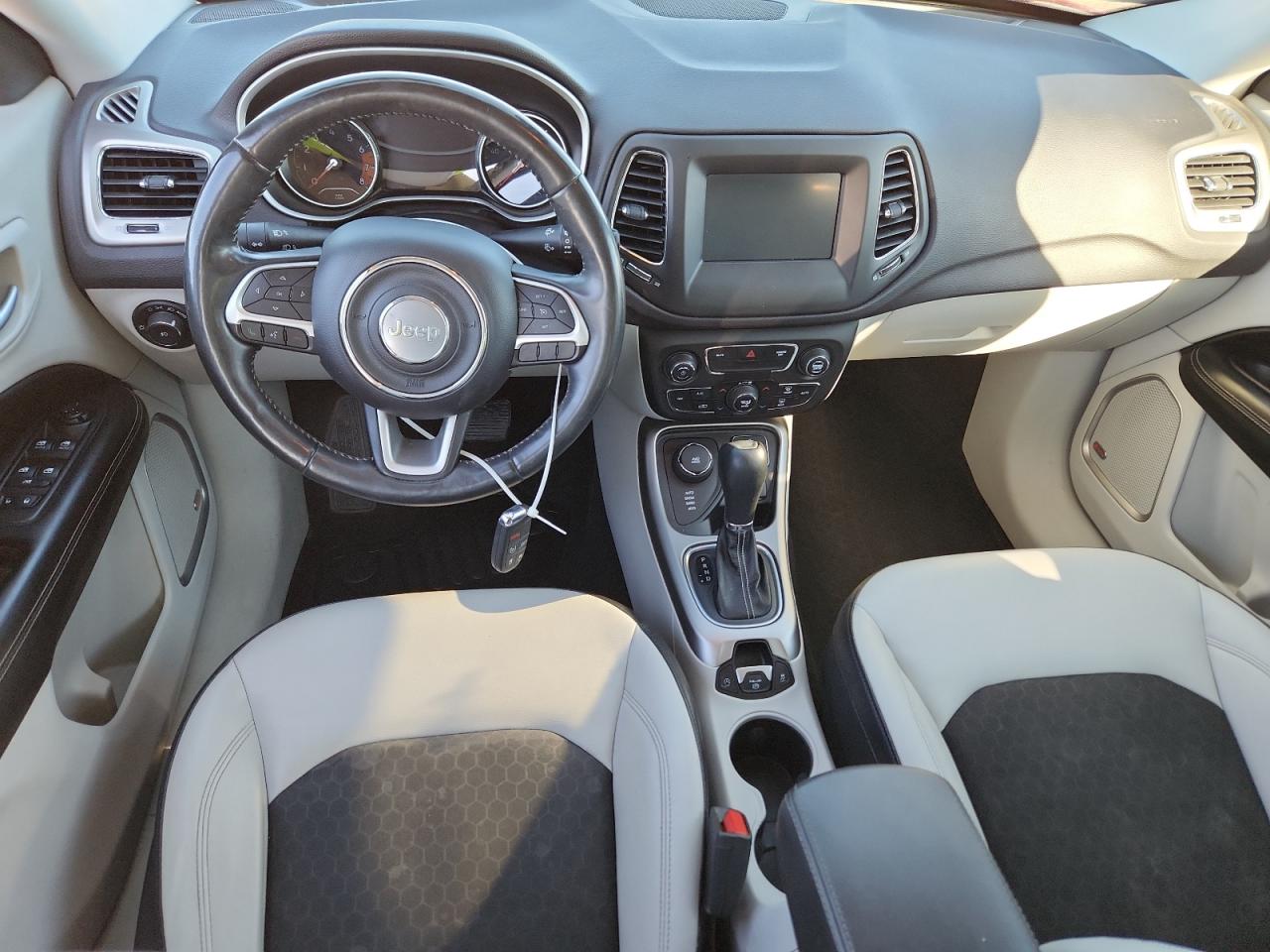 2017 Jeep Compass Latitude VIN: 3C4NJDBB2HT657194 Lot: 82121975