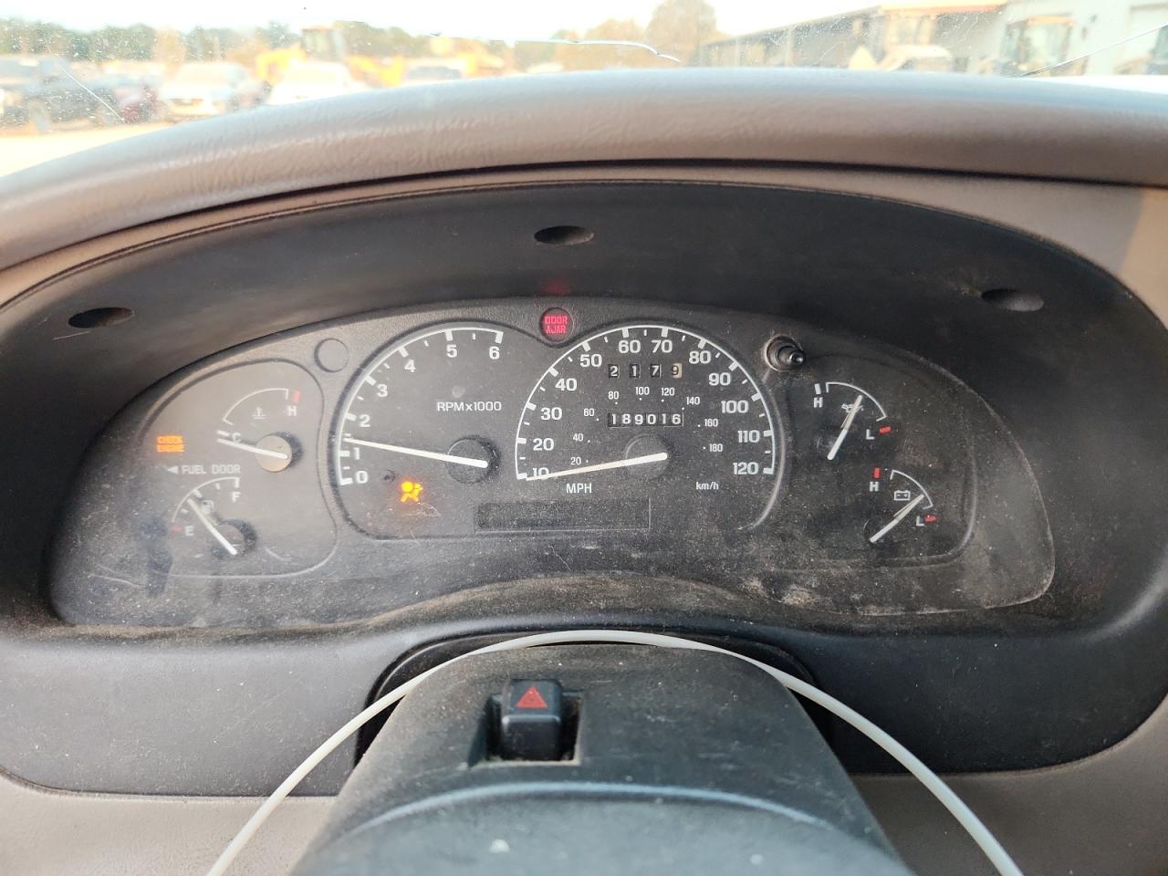 1998 Ford Ranger VIN: 1FTYR10C4WUB81128 Lot: 81274825