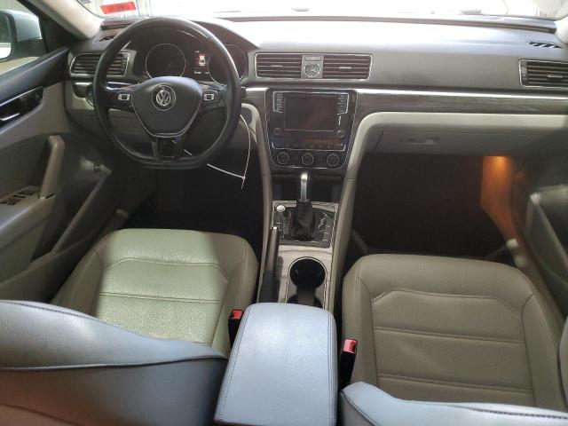  VOLKSWAGEN PASSAT 2017 Серебристый