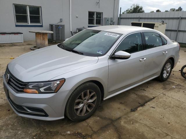  VOLKSWAGEN PASSAT 2017 Серебристый
