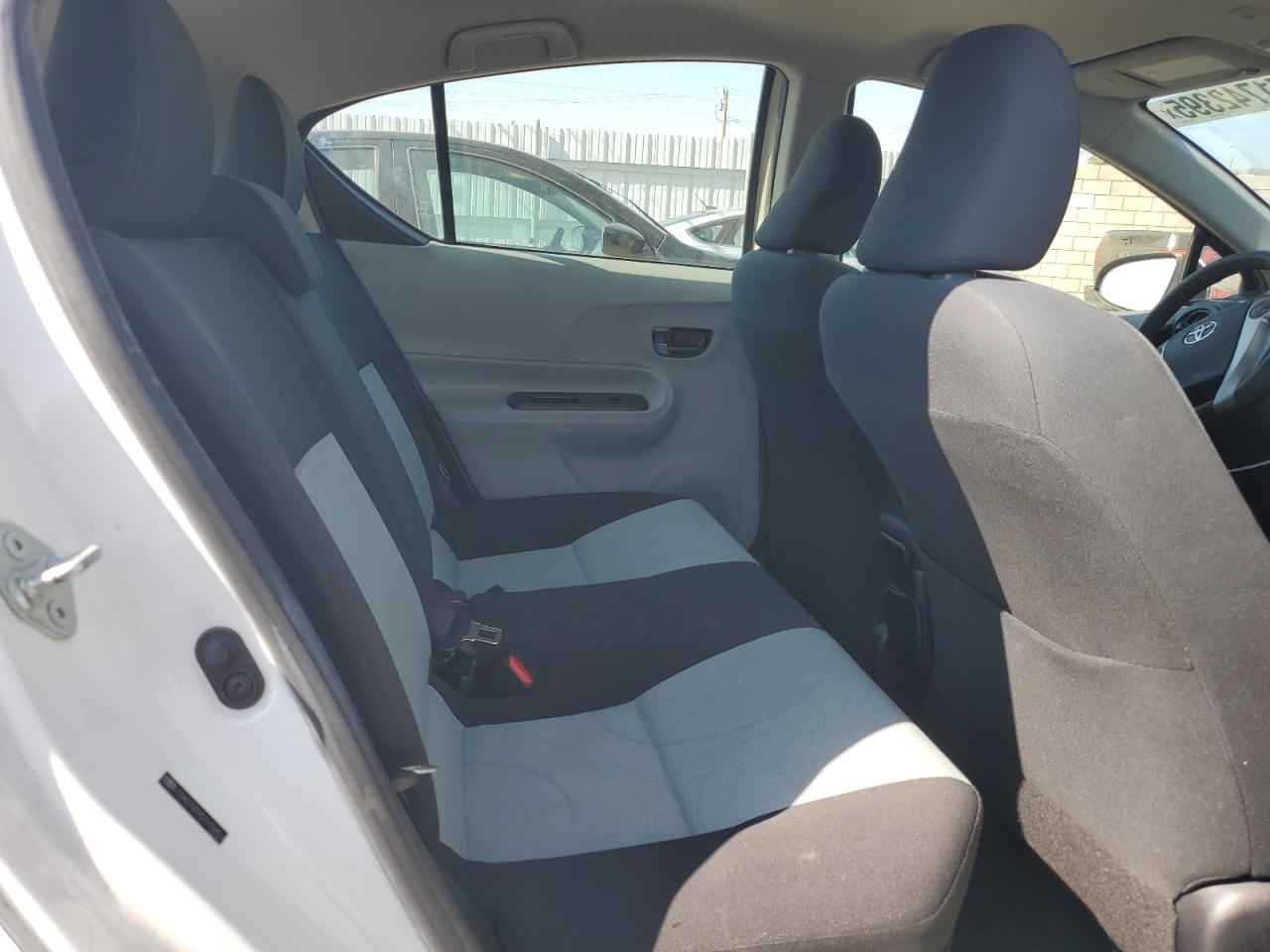 2013 Toyota Prius C VIN: JTDKDTB34D1038854 Lot: 71742395