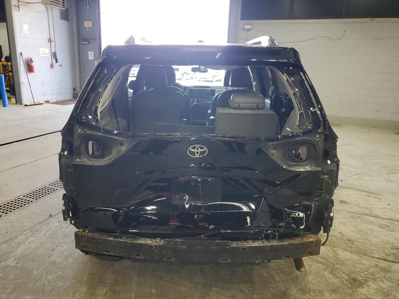 2014 Toyota Sienna Xle VIN: 5TDYK3DC8ES464113 Lot: 82118295