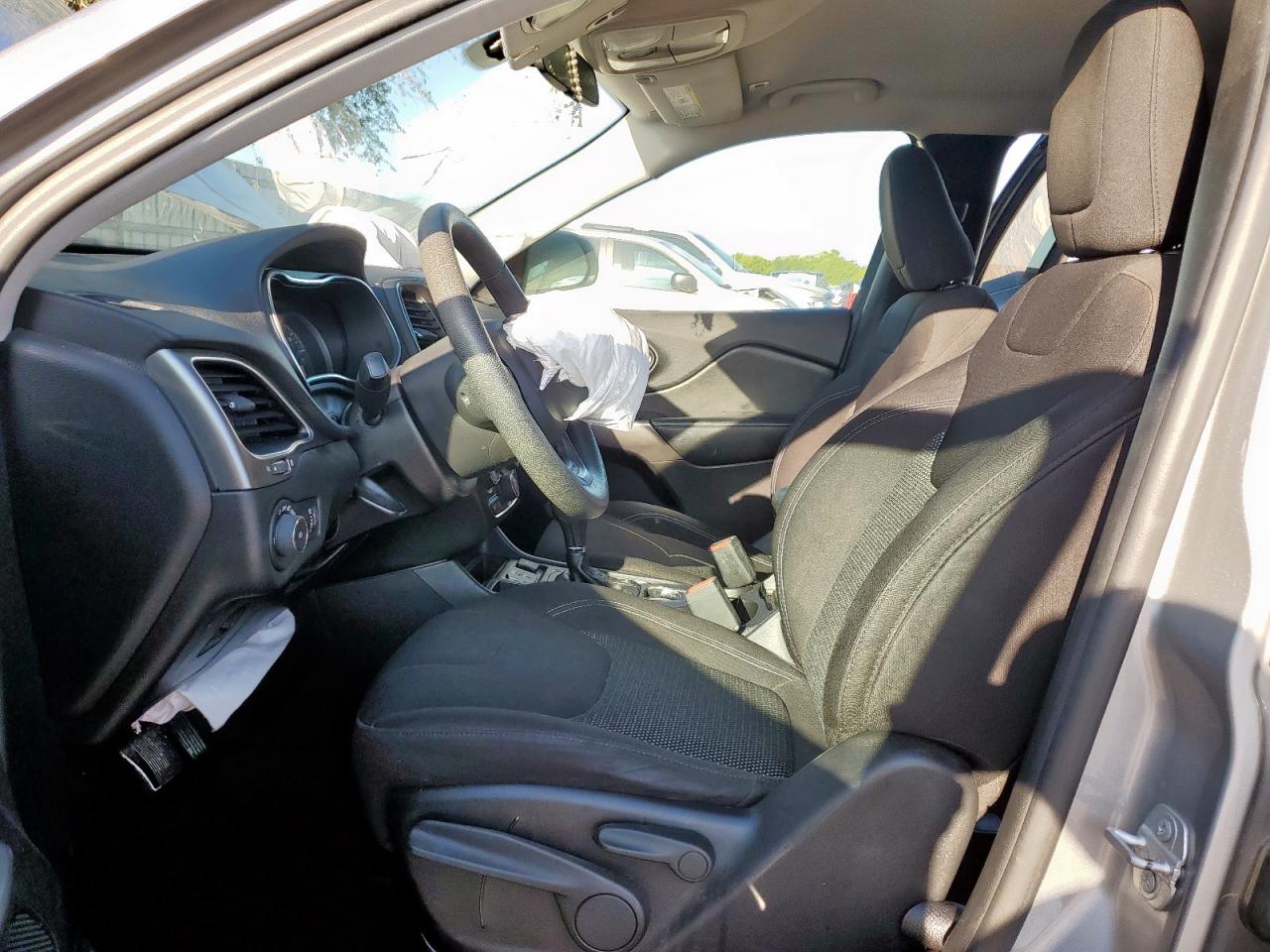 2019 Jeep Cherokee Latitude VIN: 1C4PJLCB4KD466360 Lot: 81512195