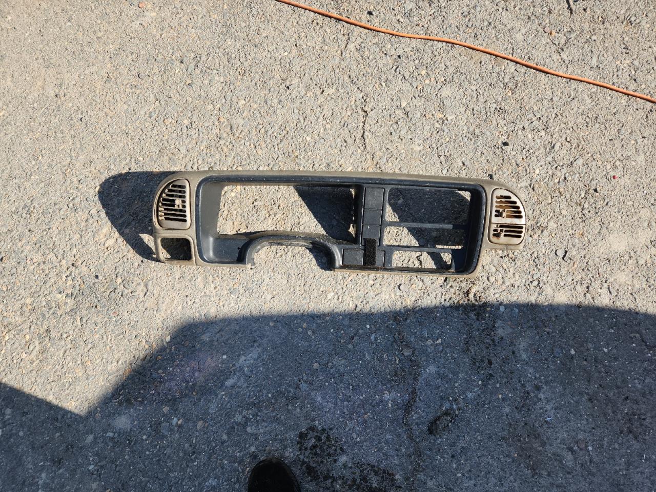 1999 Chevrolet Suburban C1500 VIN: 3GNEC16R1XG264785 Lot: 81626895