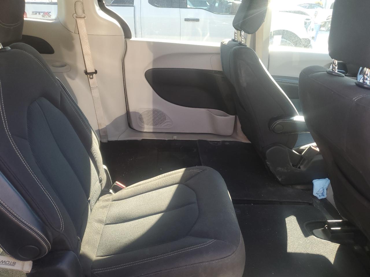 2020 Chrysler Voyager Lx VIN: 2C4RC1CGXLR171913 Lot: 84238555