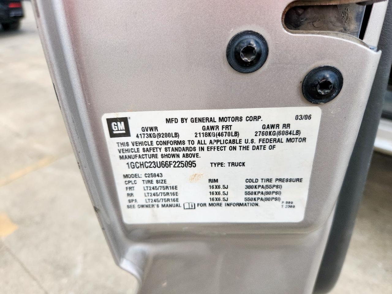 2006 Chevrolet Silverado C2500 Heavy Duty VIN: 1GCHC23U66F225095 Lot: 81761925