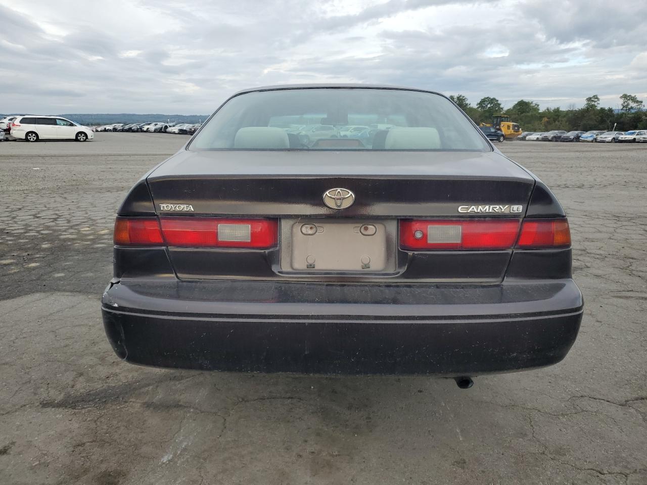 1999 Toyota Camry Le VIN: JT2BG22K3X0285990 Lot: 81206685