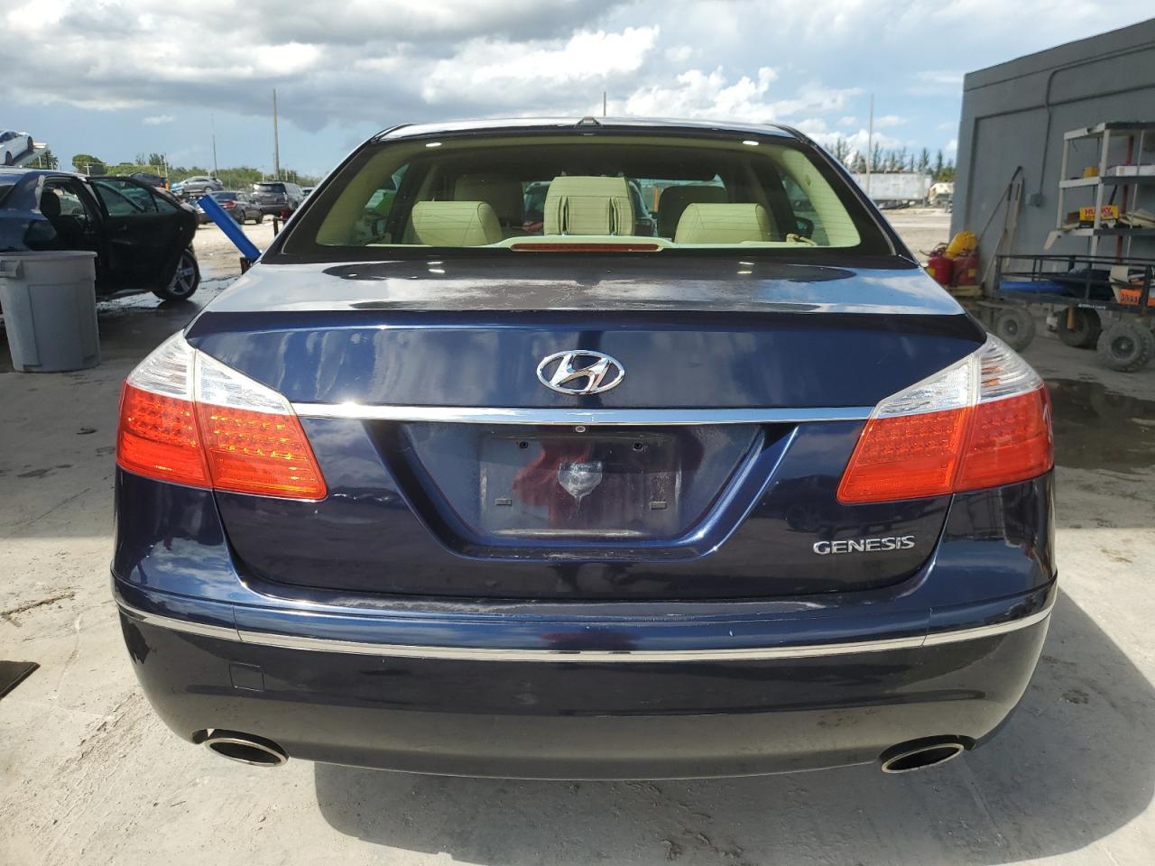 2010 Hyundai Genesis 3.8L VIN: KMHGC4DE5AU084714 Lot: 80846435