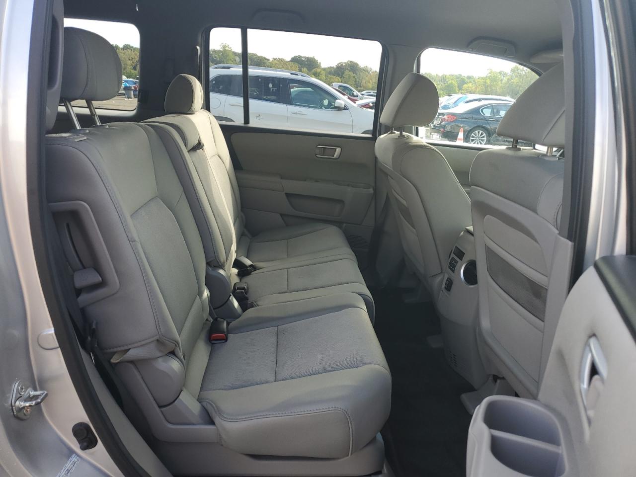 2011 Honda Pilot Lx VIN: 5FNYF4H28BB075581 Lot: 84244805