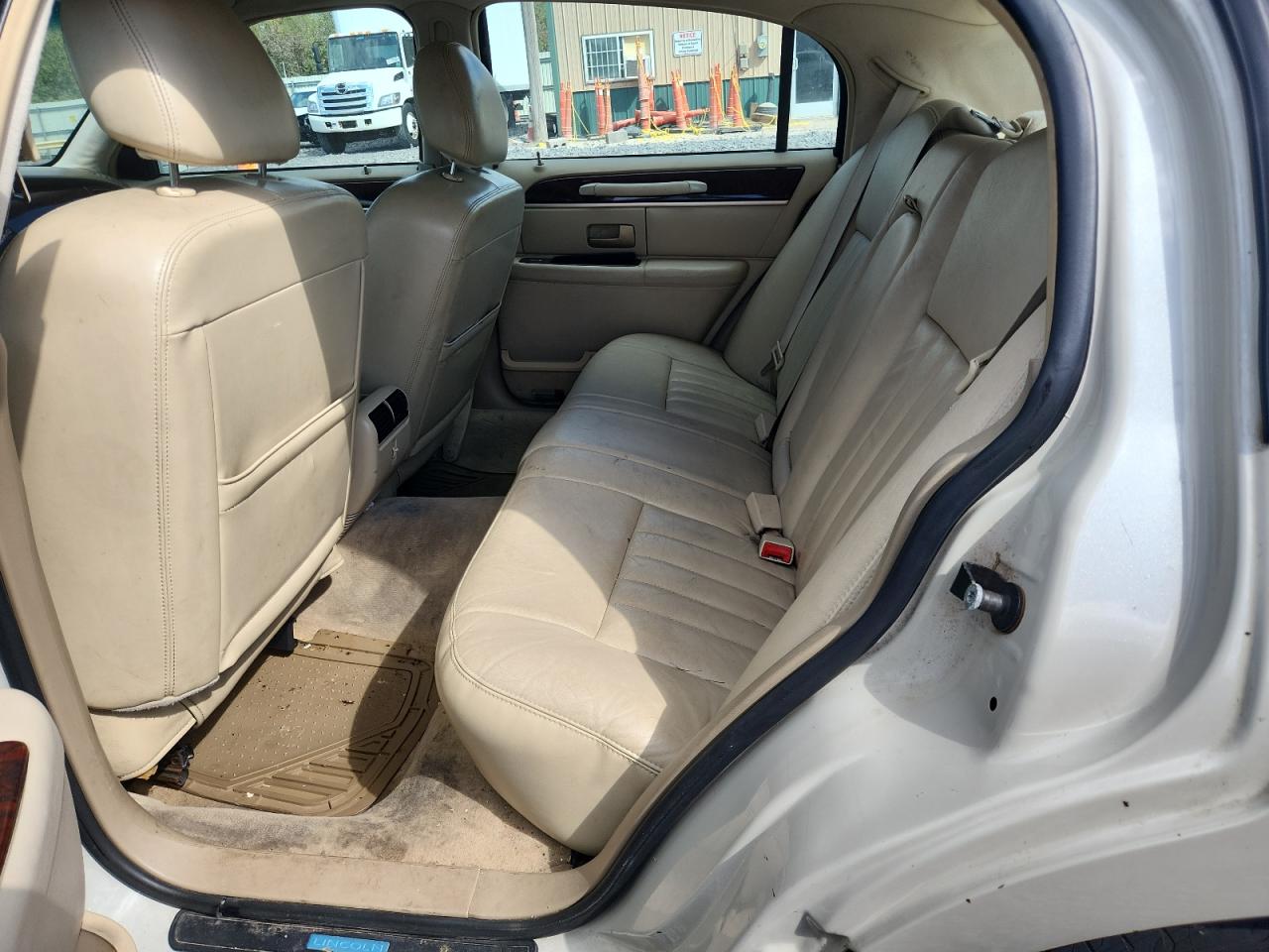 2006 Lincoln Town Car Signature VIN: 1LNHM81W56Y628067 Lot: 84255225