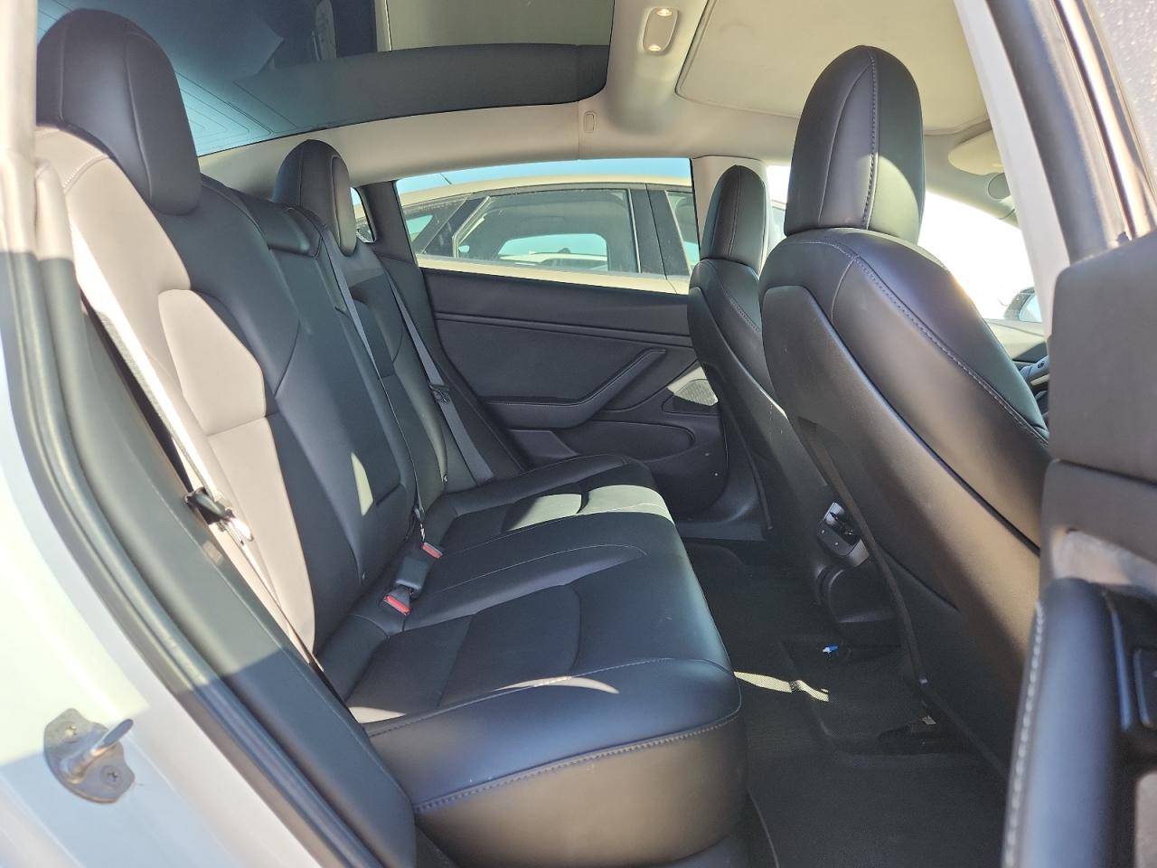 2019 Tesla Model 3 VIN: 5YJ3E1EB7KF429493 Lot: 70009585