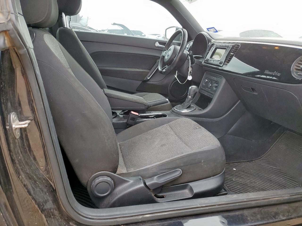 2017 Volkswagen Beetle 1.8T VIN: 3VWF17AT7HM614784 Lot: 84355575