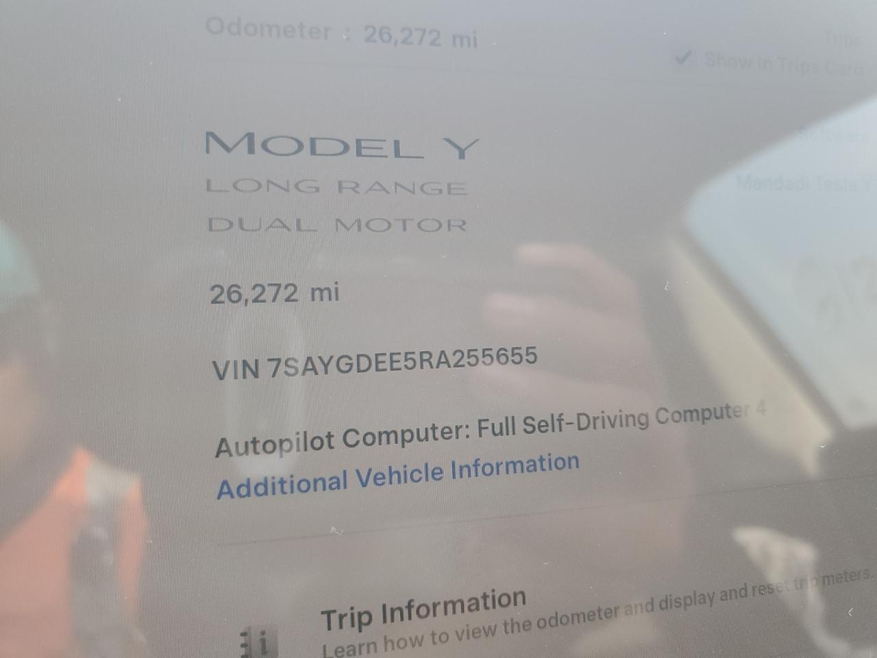 2024 Tesla Model Y VIN: 7SAYGDEE5RA255655 Lot: 81294385