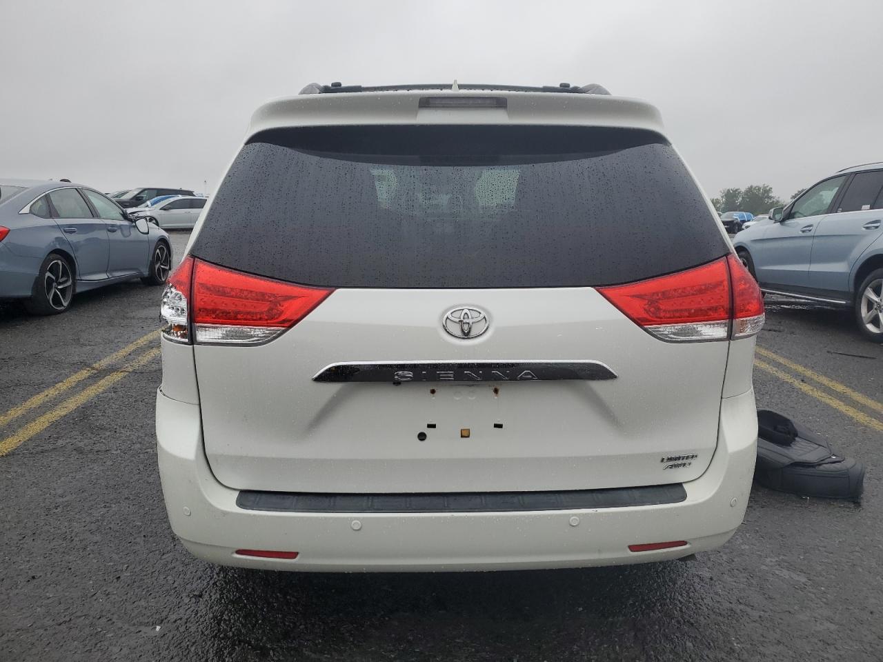 2011 Toyota Sienna Xle VIN: 5TDDK3DC3BS026660 Lot: 84225385