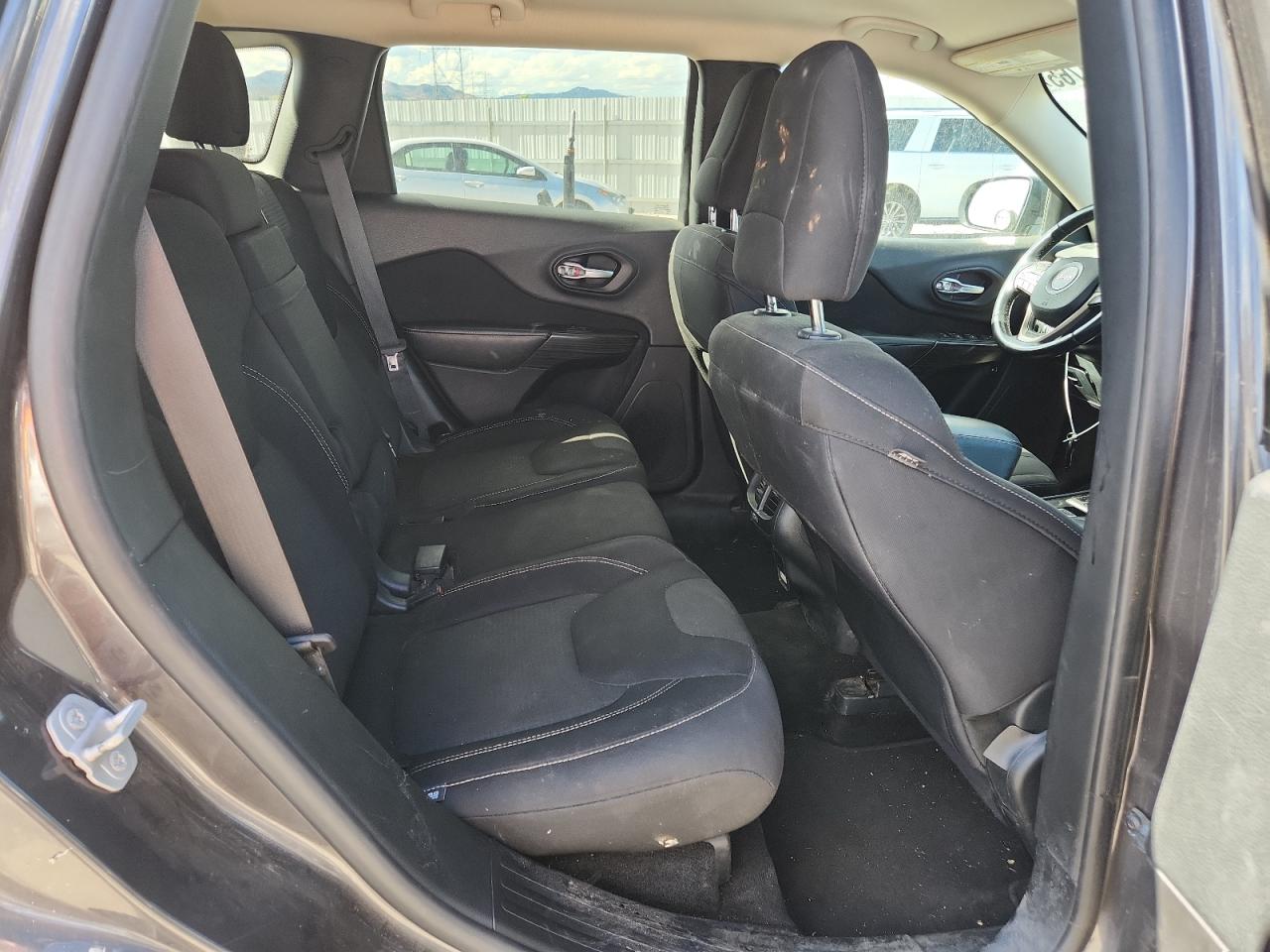 2015 Jeep Cherokee Latitude VIN: 1C4PJMCB5FW697025 Lot: 71229765