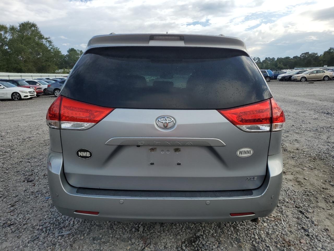 2013 Toyota Sienna Xle VIN: 5TDYK3DC8DS304733 Lot: 84221835