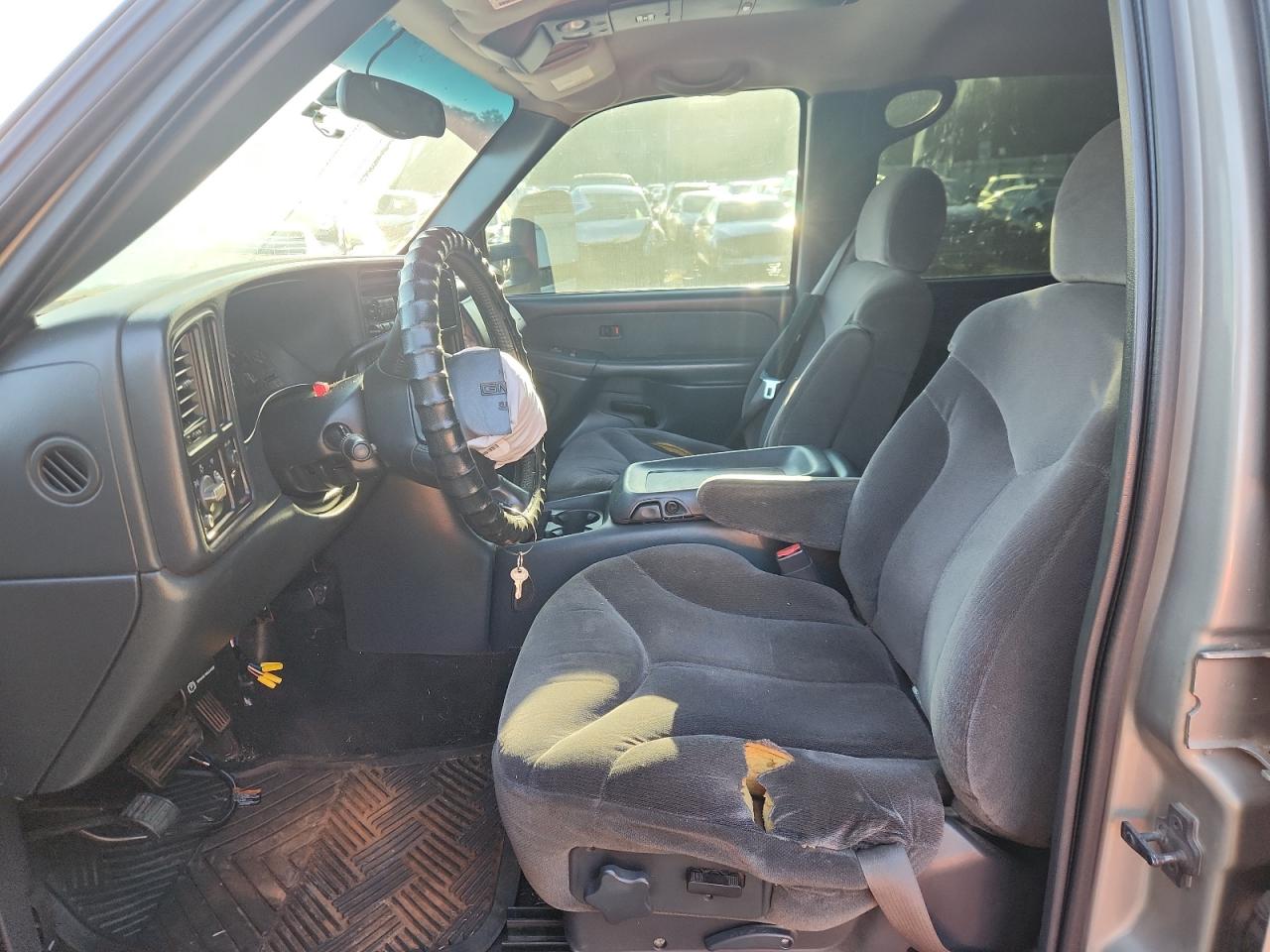 2002 GMC Sierra C2500 Heavy Duty VIN: 1GTHC23U72F194353 Lot: 81218305