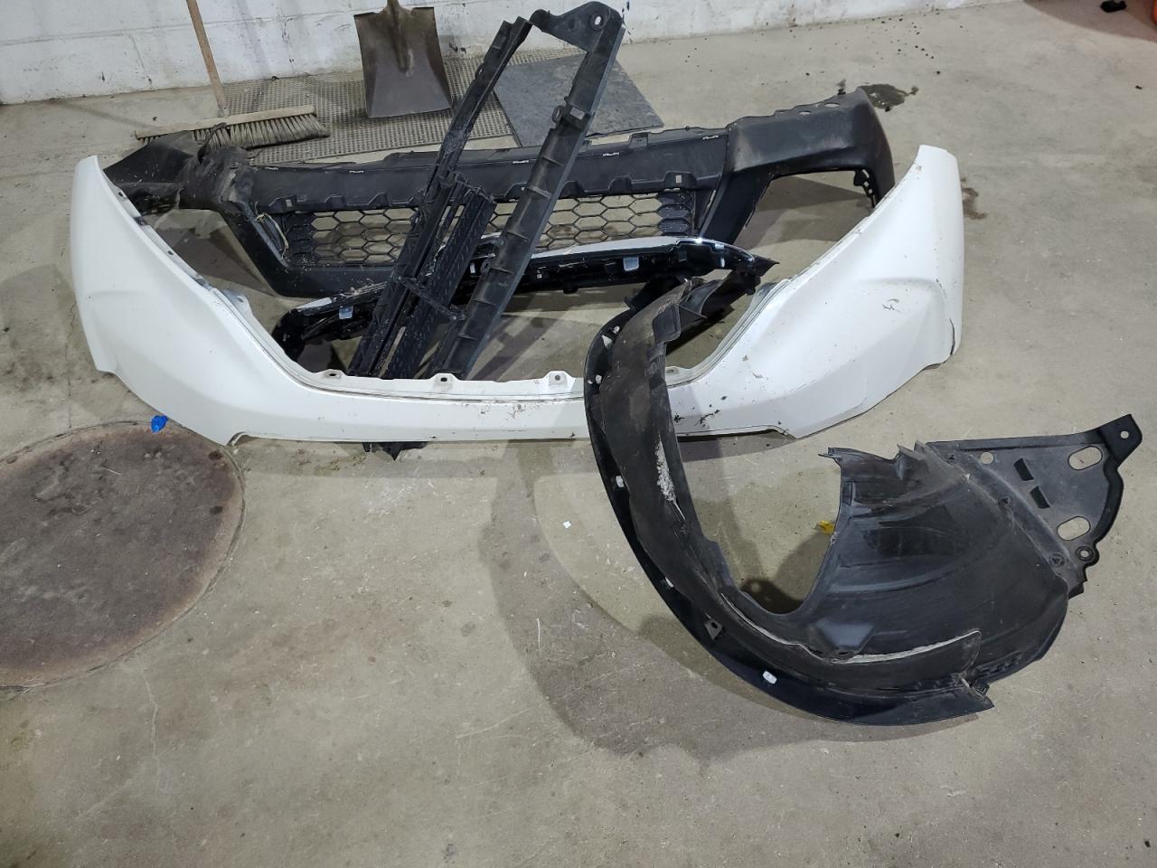 2018 Honda Cr-V Lx VIN: 2HKRW6H30JH207015 Lot: 80390155