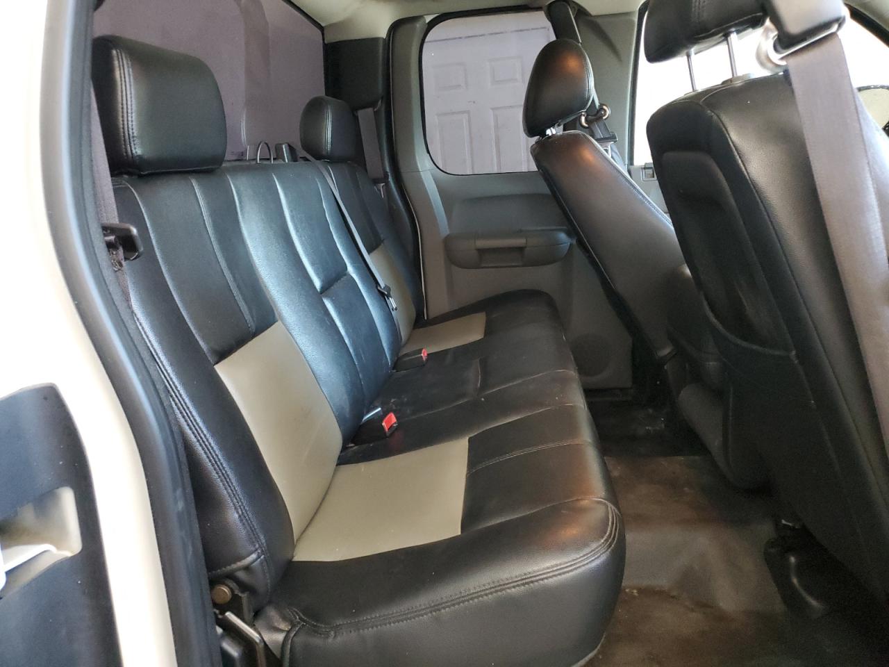 2010 Chevrolet Silverado K1500 VIN: 1GCSKPE36AZ274721 Lot: 80882335