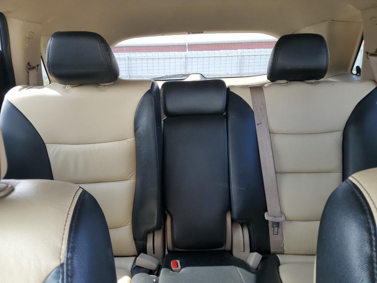 2011 Kia Sorento Base VIN: 5XYKTCA17BG143498 Lot: 83870305