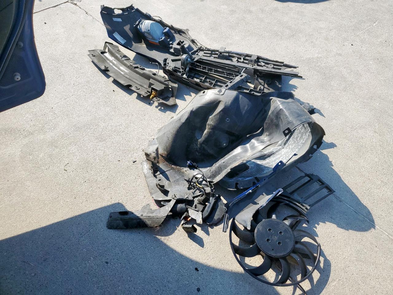 2017 Ford Escape S VIN: 1FMCU0F76HUB52421 Lot: 81324385