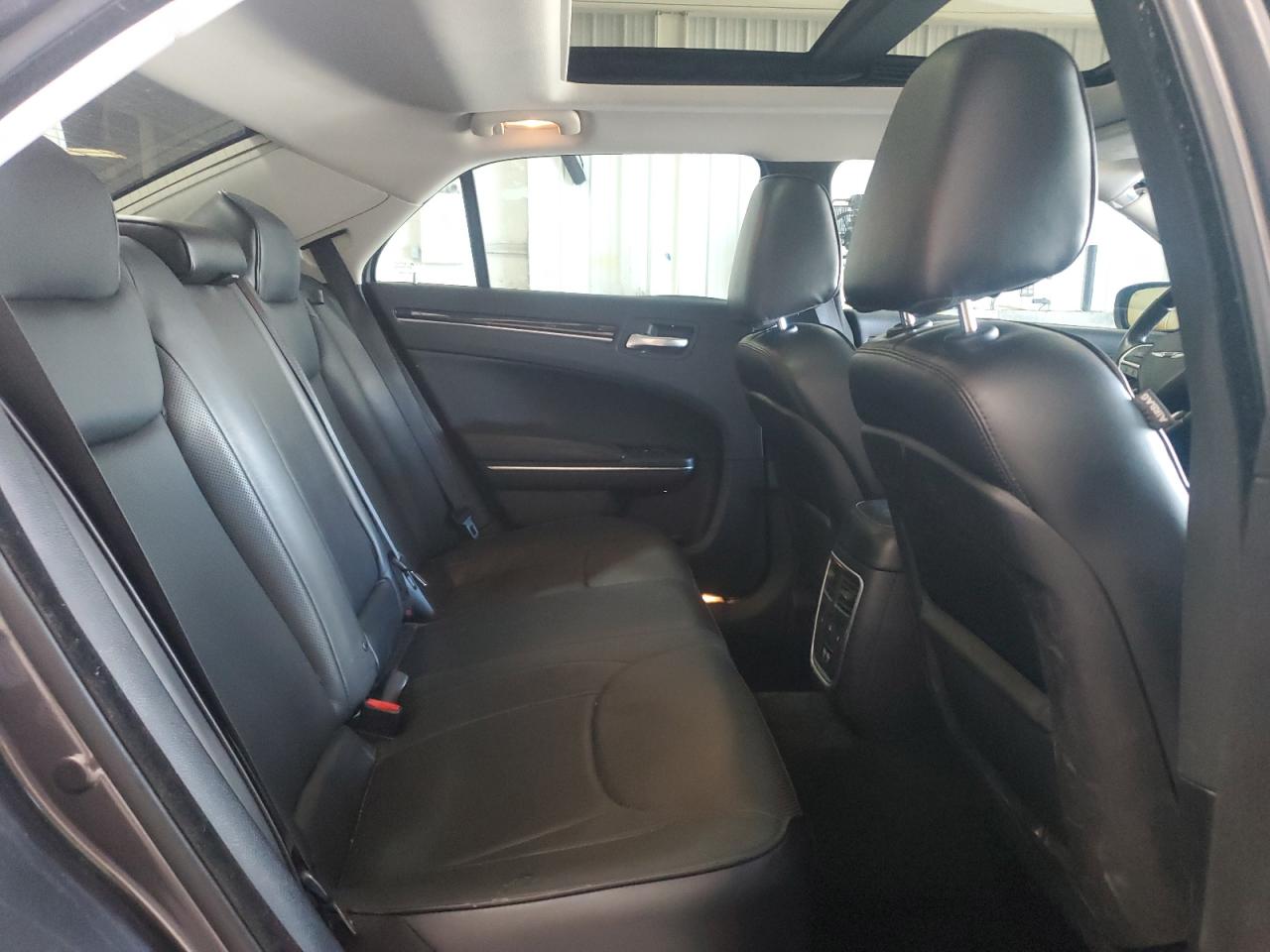 2015 Chrysler 300C VIN: 2C3CCAKG3FH760694 Lot: 81823185