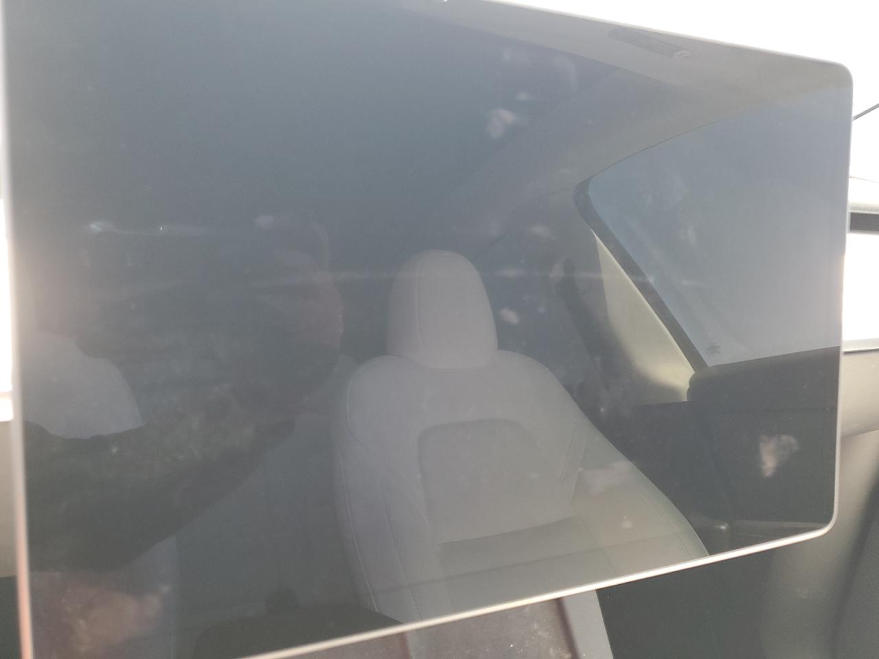 2024 Tesla Model Y VIN: 7SAYGDEE8RF063701 Lot: 70274125