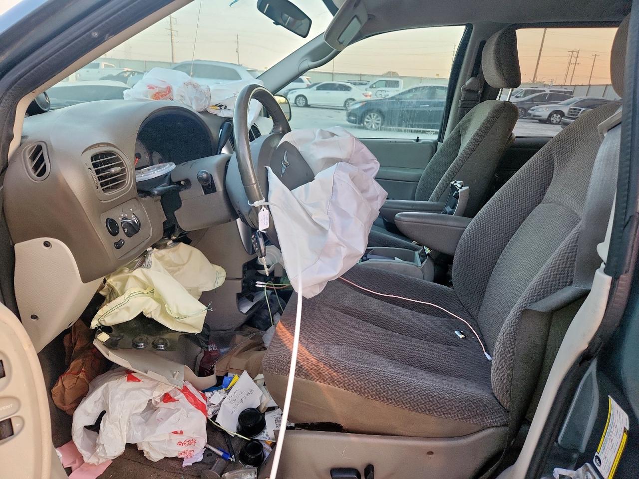 2007 Chrysler Town & Country Touring VIN: 2A4GP54L67R157456 Lot: 81031965