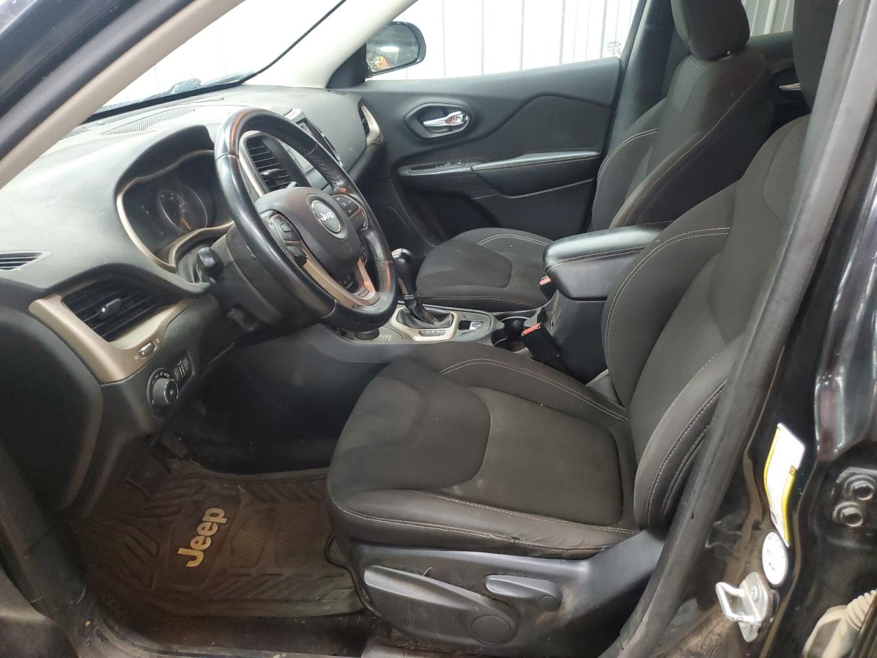 2016 Jeep Cherokee Latitude VIN: 1C4PJMCB6GW251354 Lot: 83872795