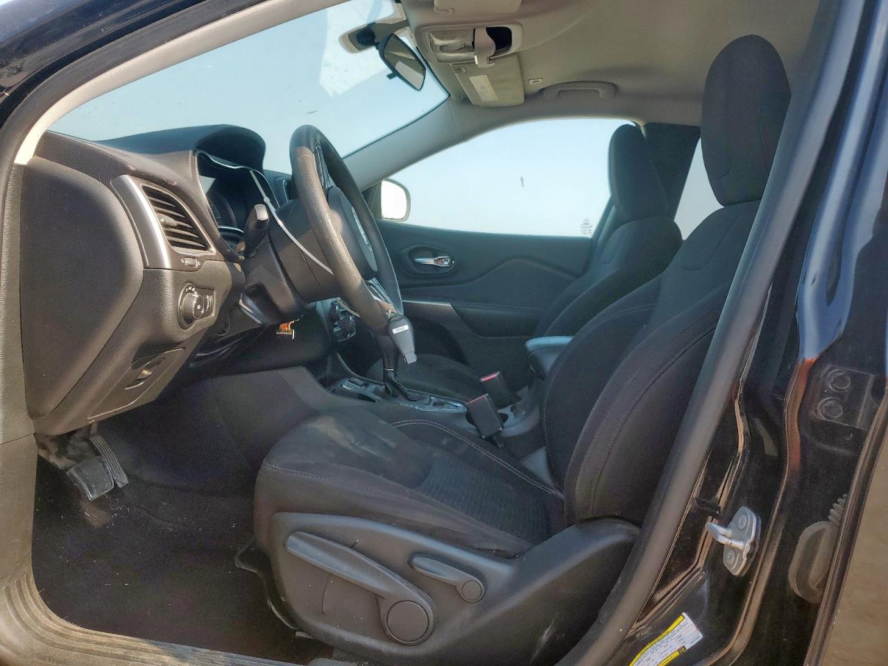 2019 Jeep Cherokee Latitude VIN: 1C4PJLCB5KD247469 Lot: 81076825