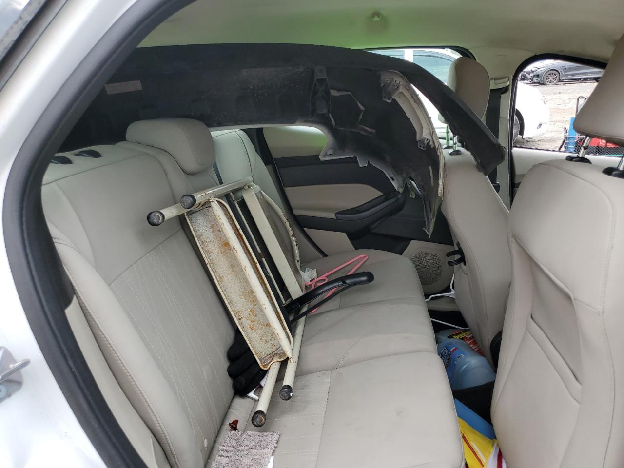 2015 Ford Focus Se VIN: 1FADP3K21FL270655 Lot: 83862395