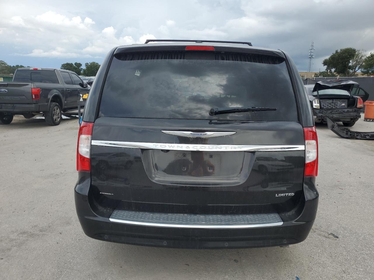 2014 Chrysler Town & Country Limited VIN: 2C4RC1GG1ER277261 Lot: 81034685