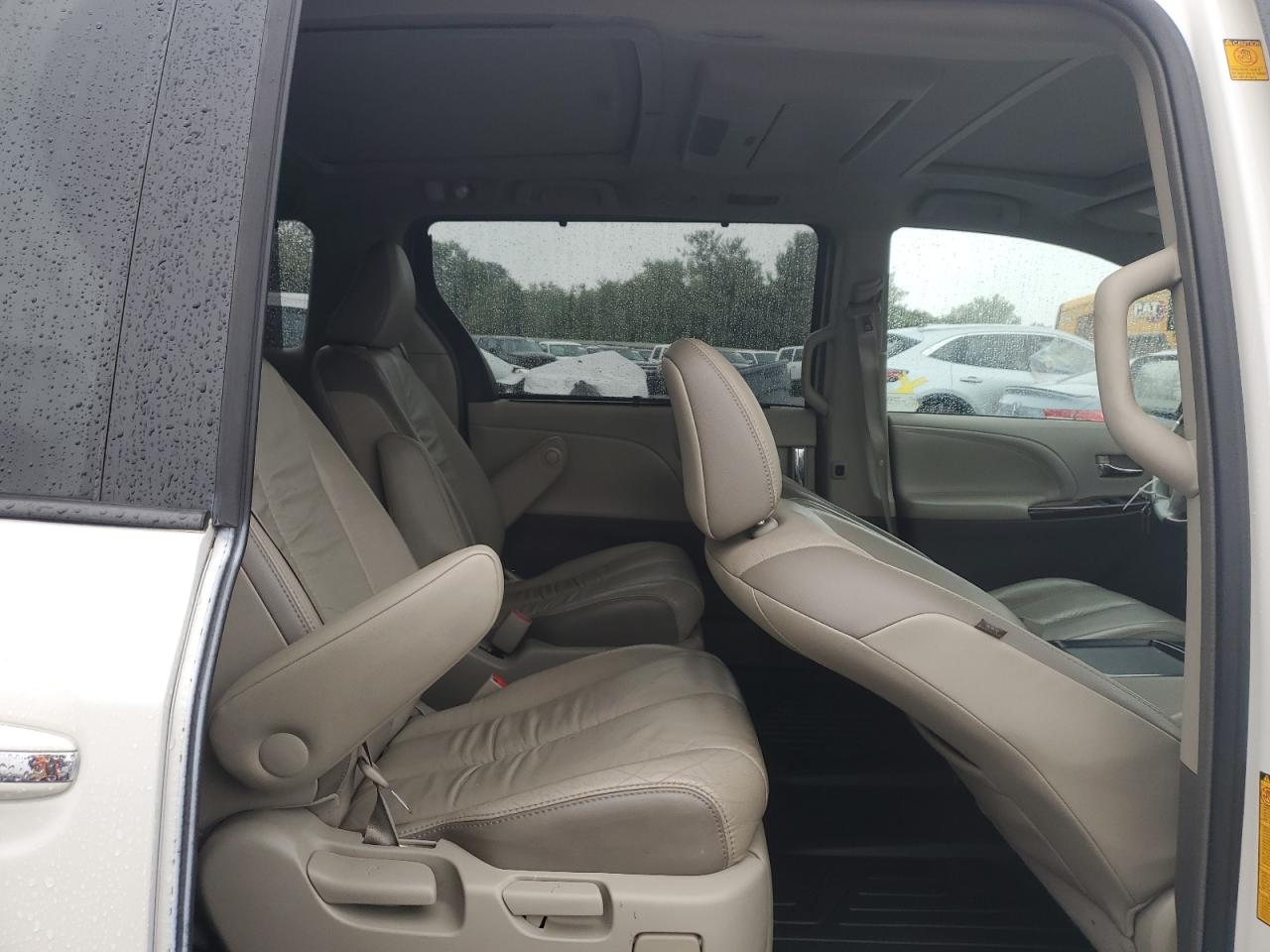 2011 Toyota Sienna Xle VIN: 5TDDK3DC3BS026660 Lot: 84225385