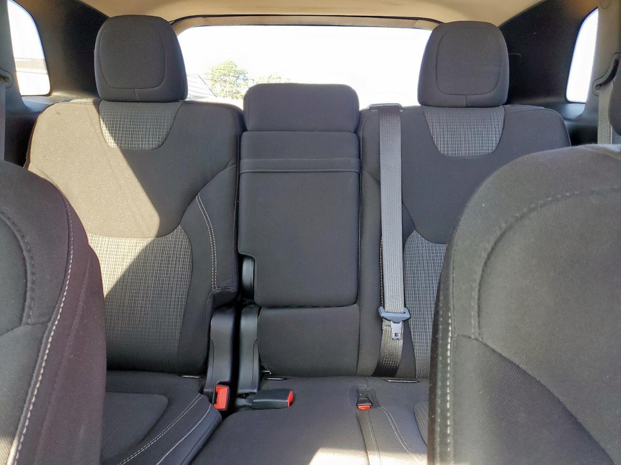 2015 Jeep Cherokee Latitude VIN: 1C4PJLCB1FW700299 Lot: 84403975