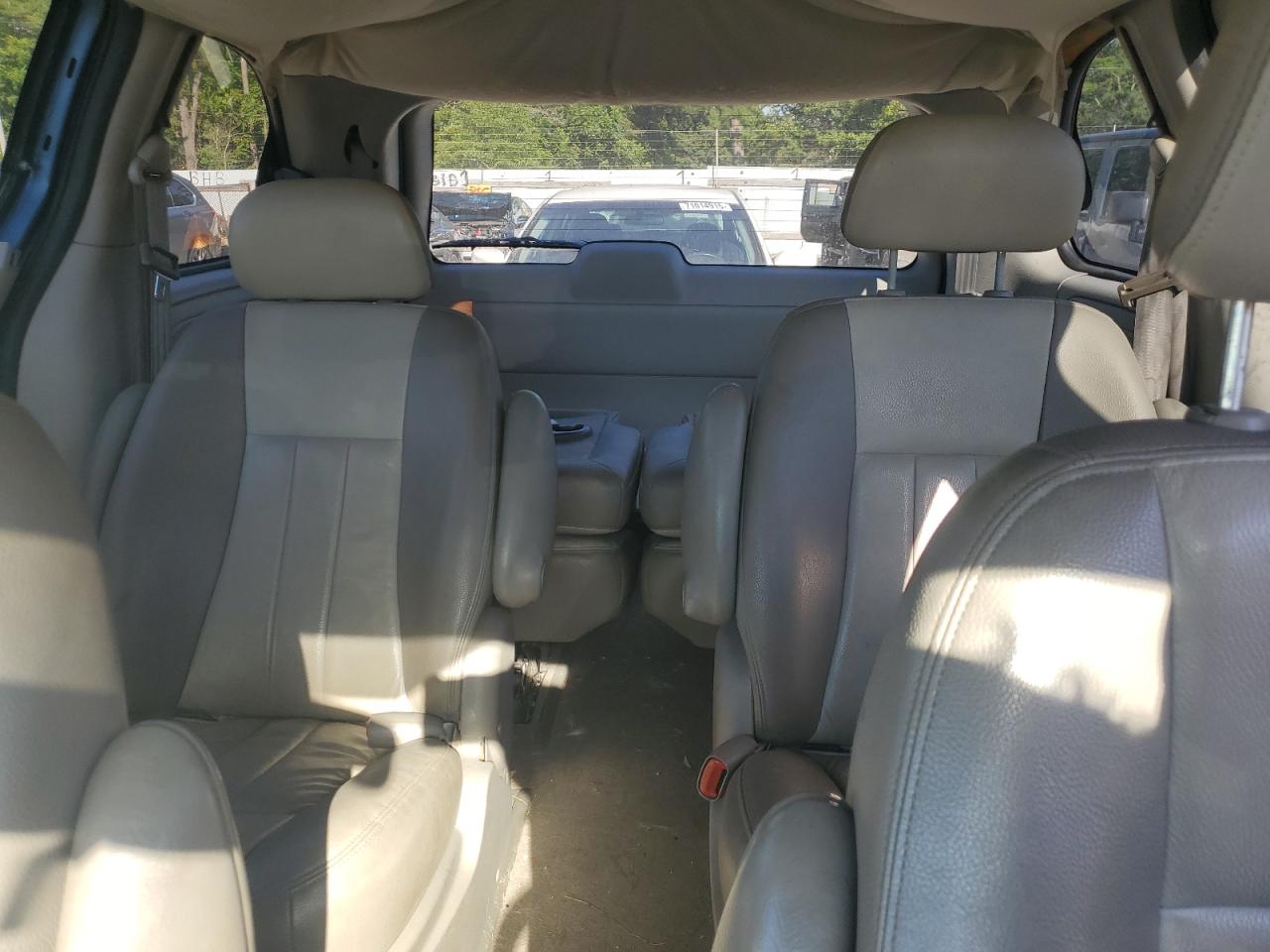 2005 Chrysler Town & Country VIN: 1C4GP45R95B282353 Lot: 71247255