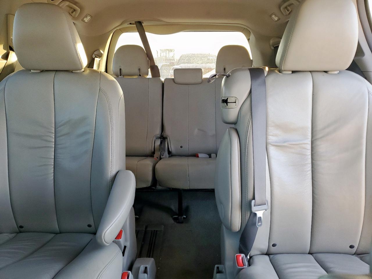 2011 Toyota Sienna Xle VIN: 5TDYK3DC7BS171587 Lot: 81879155