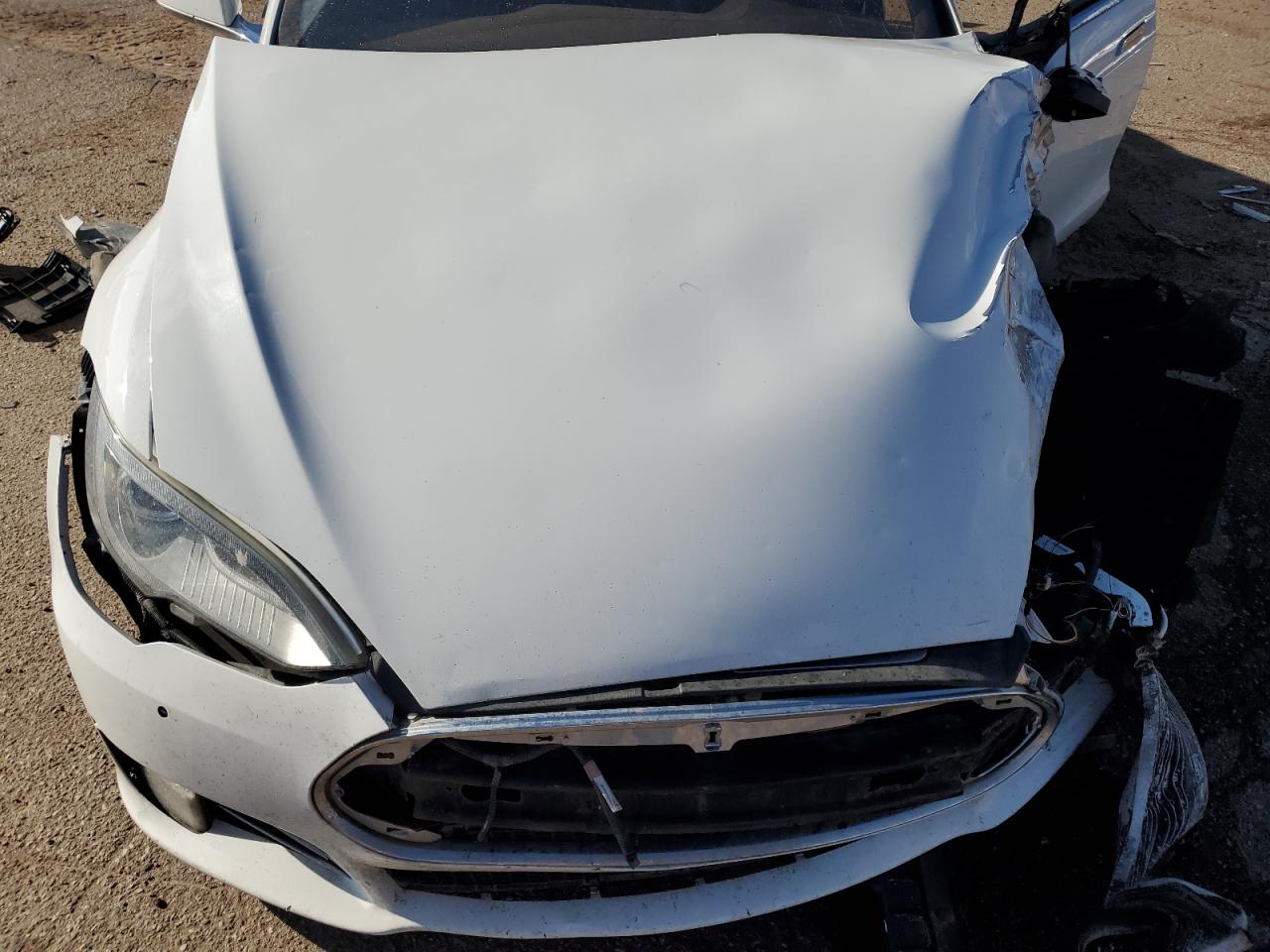 2014 Tesla Model S VIN: 5YJSA1H26EFP63490 Lot: 81693155