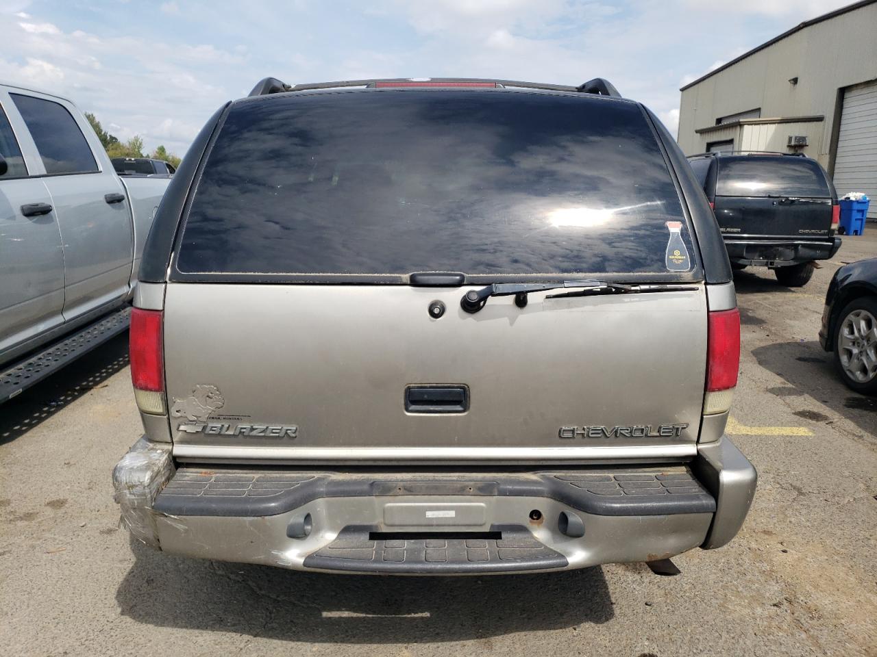 2000 Chevrolet Blazer VIN: 1GNDT13W5Y2220272 Lot: 71961315