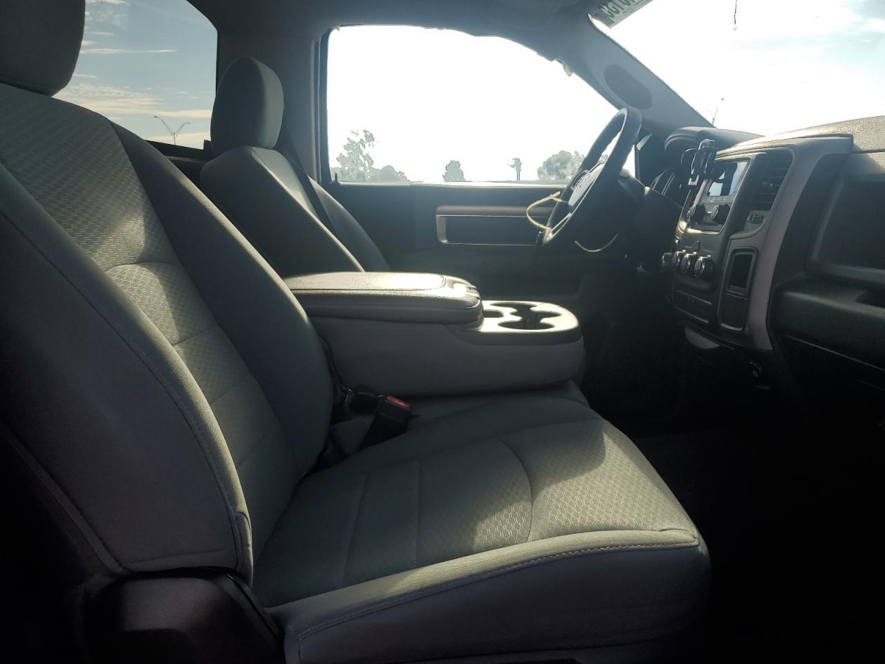 2017 Ram 1500 St VIN: 3C6JR6AT0HG664884 Lot: 81846135