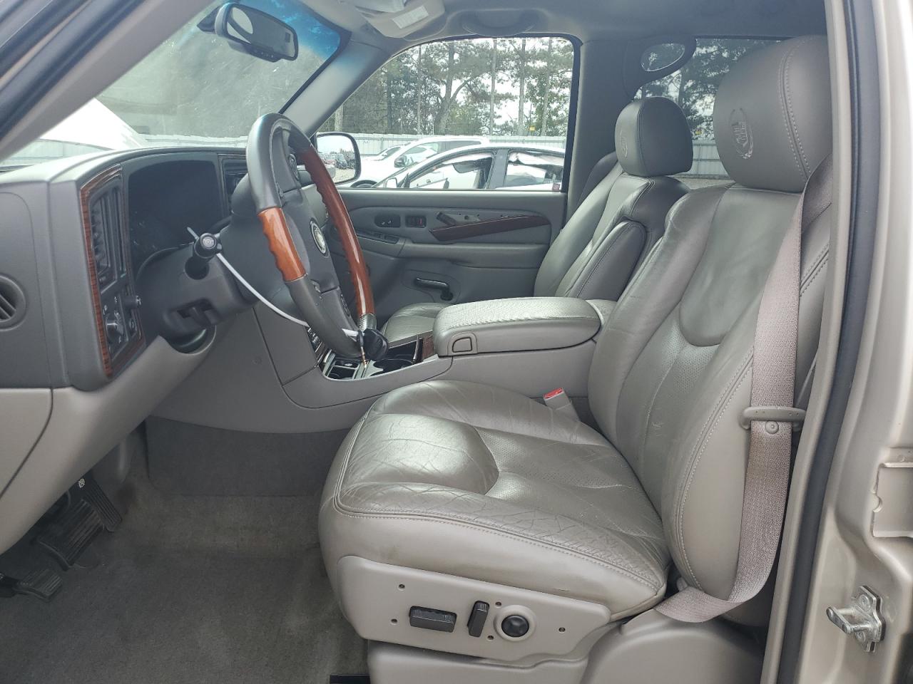 2004 Cadillac Escalade Luxury VIN: 1GYEK63N24R187800 Lot: 81438115