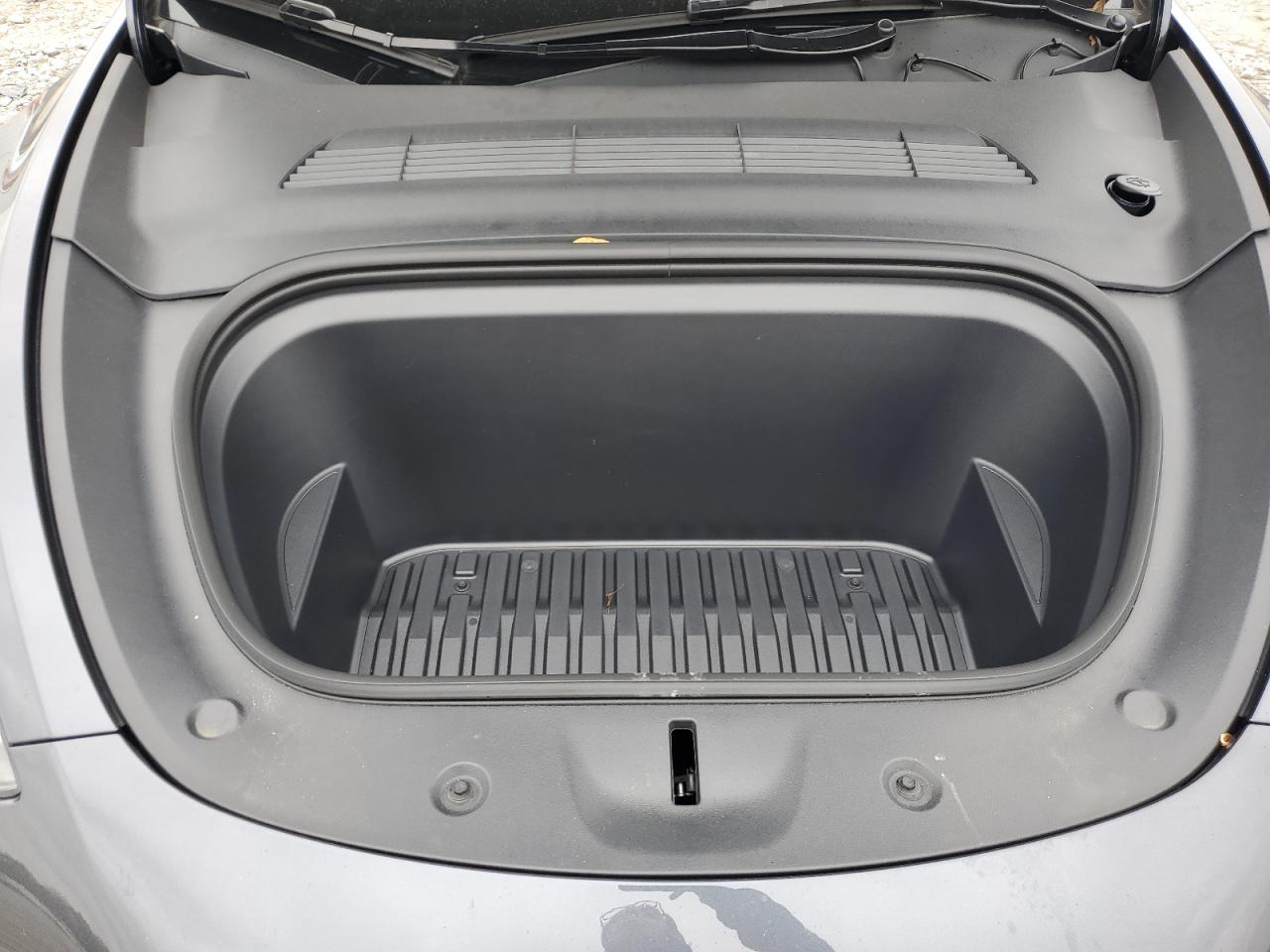 2025 Tesla Model Y VIN: 7SAYGDEE1SA354138 Lot: 72039235