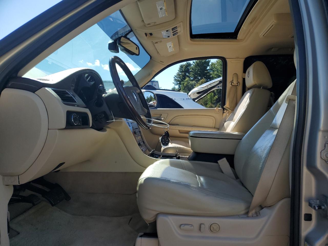 2008 Cadillac Escalade Esv VIN: 1GYFK66808R124906 Lot: 81298685