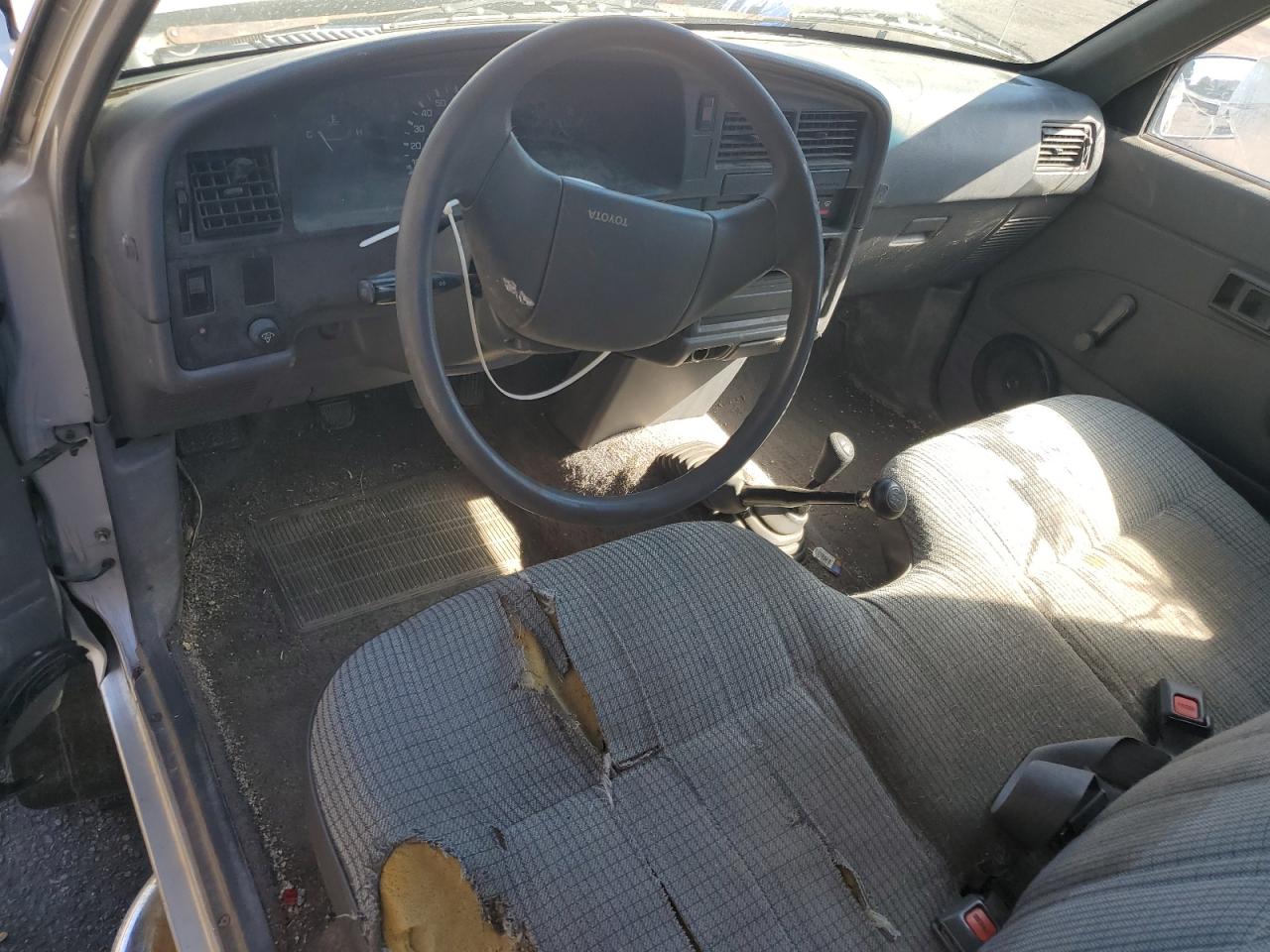 1990 Toyota Pickup 1/2 Ton Short Wheelbase Dlx VIN: JT4RN01P2L7023831 Lot: 81594215