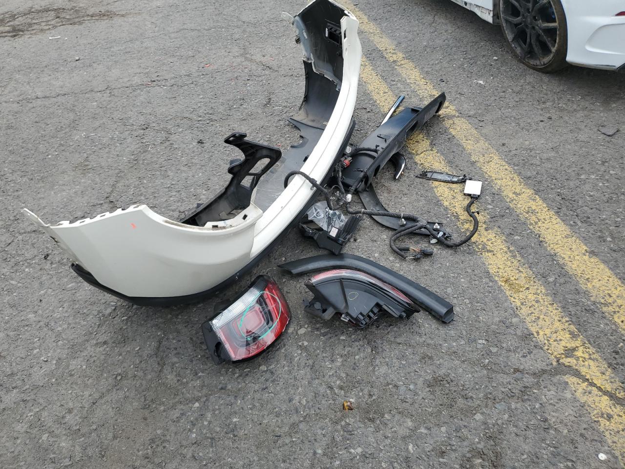 2018 Jeep Compass Latitude VIN: 3C4NJDBB9JT251810 Lot: 80884855