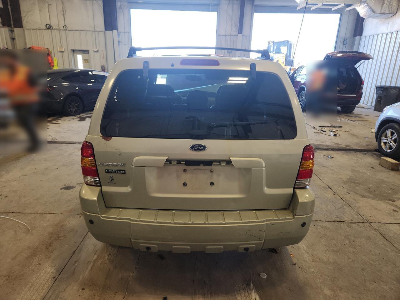 2005 Ford Escape Limited VIN: 1FMCU04125KA83247 Lot: 70686935