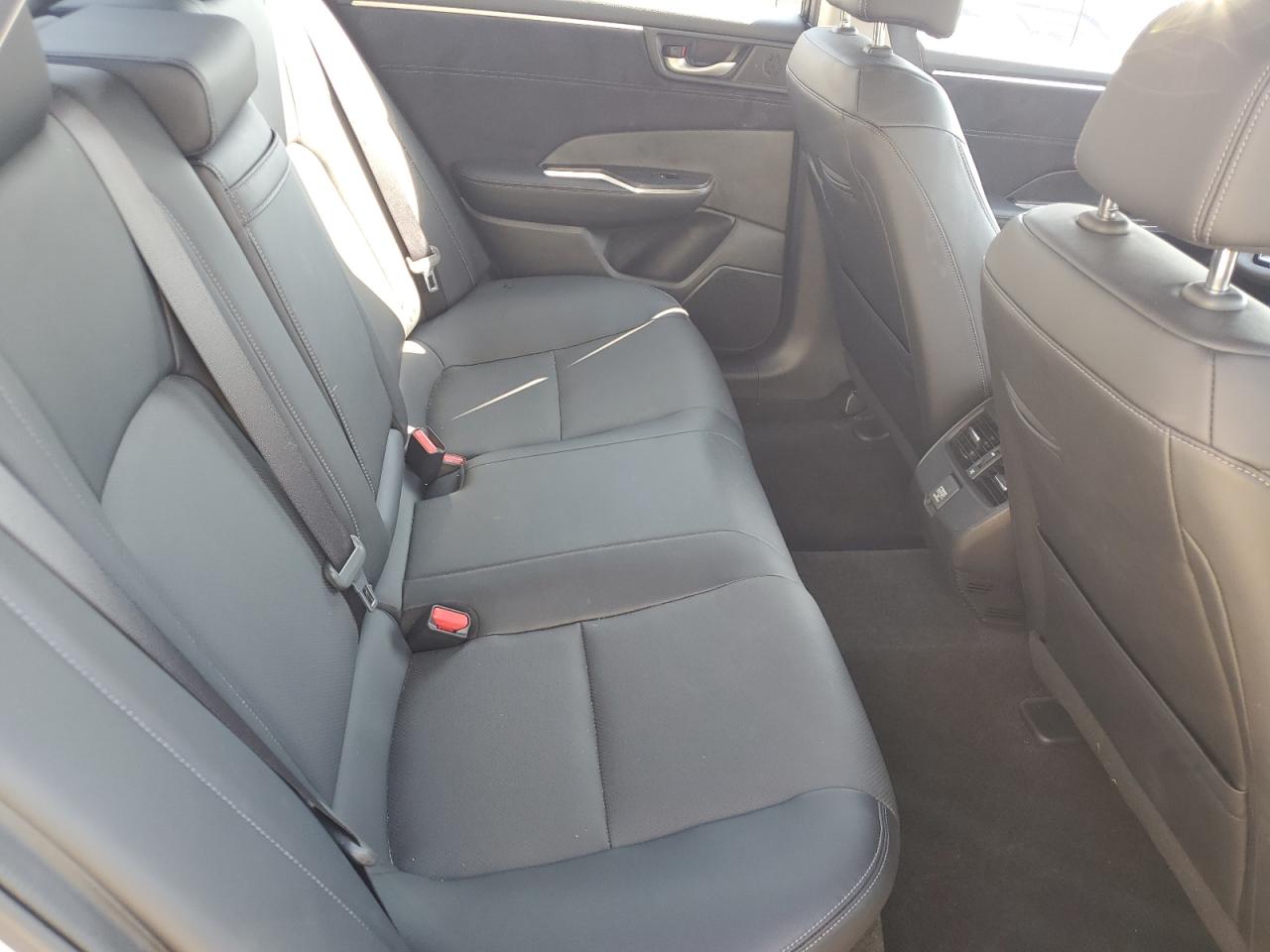 2018 Honda Clarity Touring VIN: JHMZC5F33JC008167 Lot: 81676605