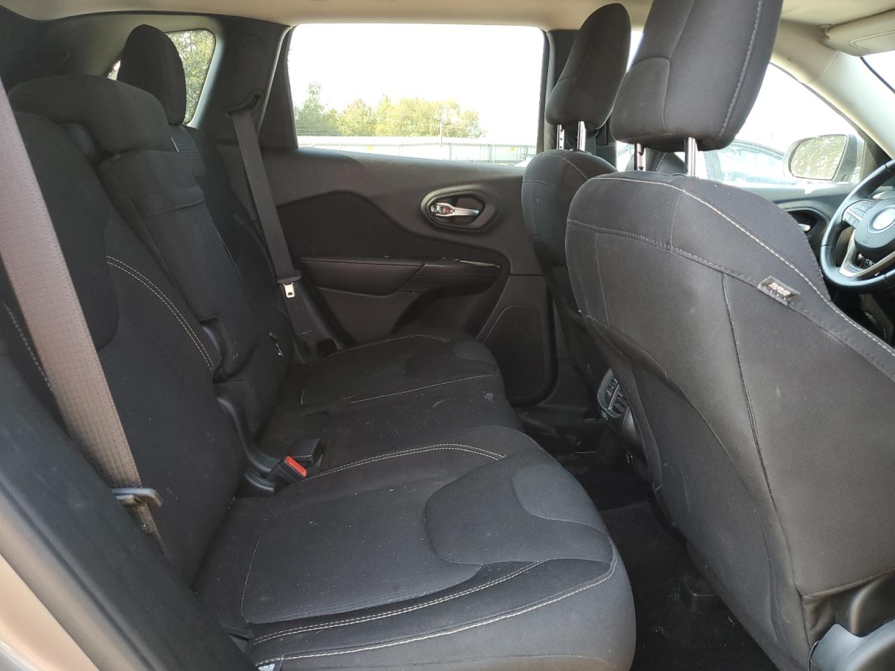 2017 Jeep Cherokee Latitude VIN: 1C4PJLCB4HW560526 Lot: 71270175