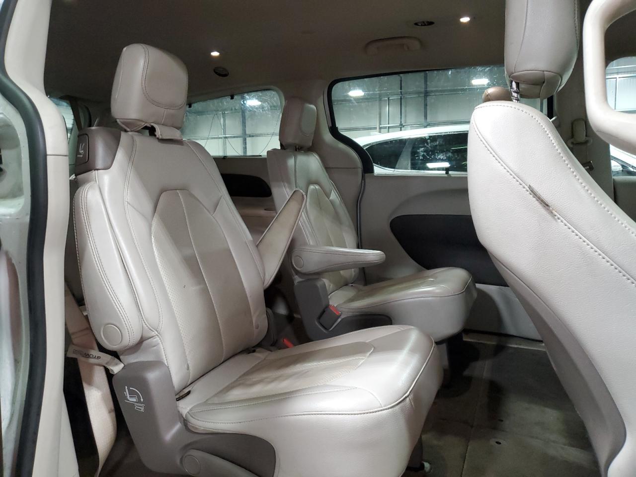 2020 Chrysler Pacifica Touring L VIN: 2C4RC1BG1LR271352 Lot: 72043805